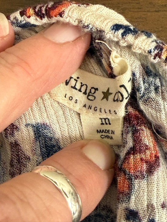 Living Doll Boho Floral Off Shoulder Top Medium Cream Brick Smocked Cute - Picture 8 of 11